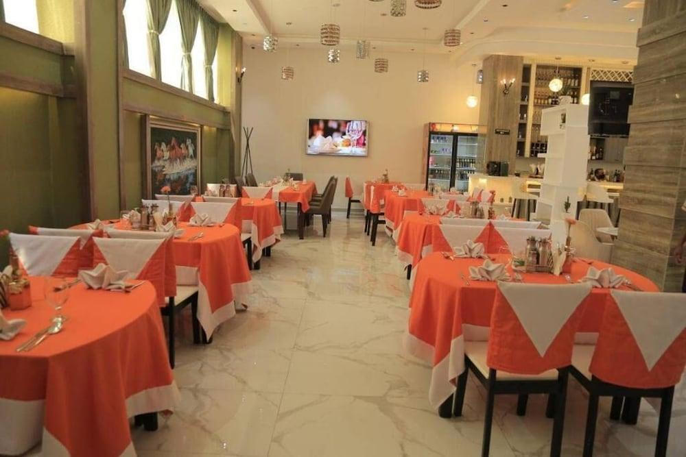 Cyan Hotel Addis Abeba Esterno foto